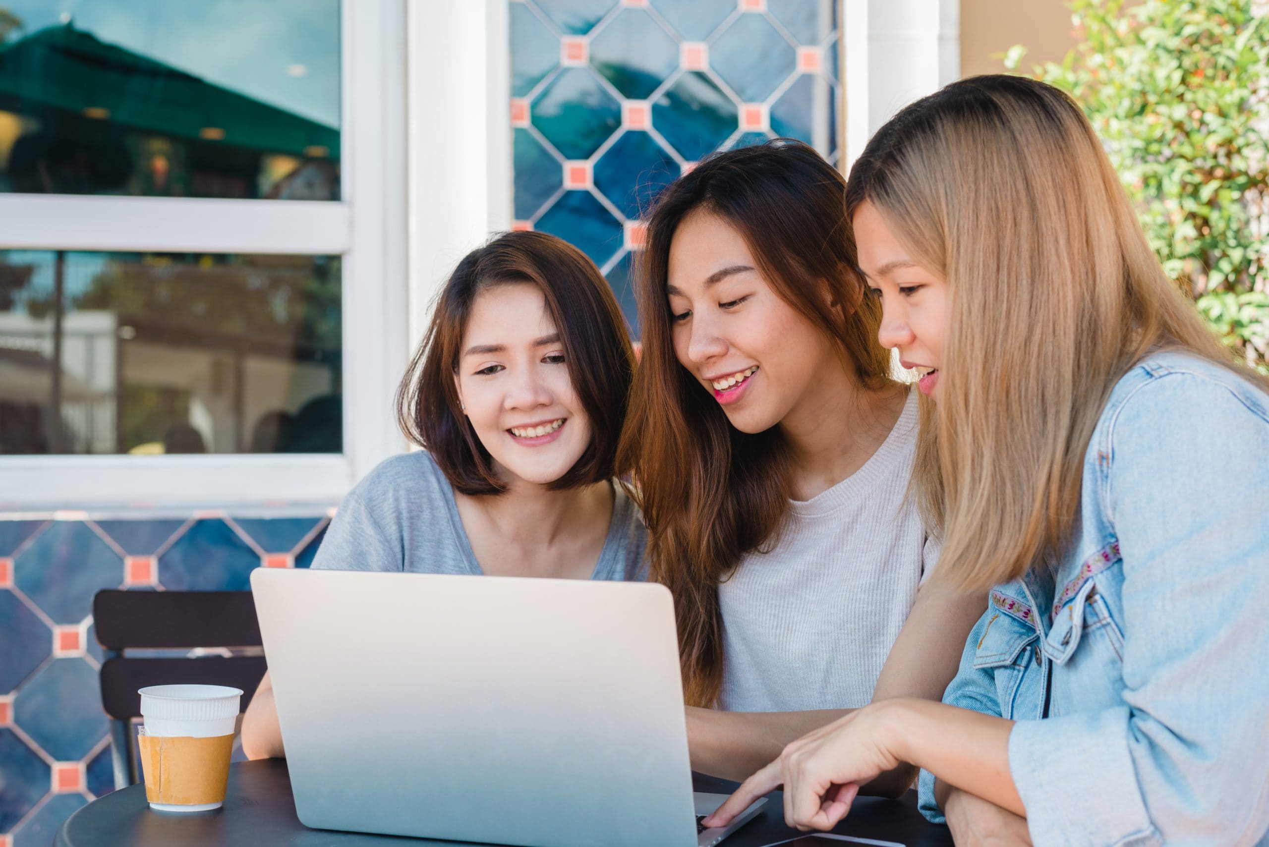 Laptop sinh viên đáng mua nhất 2025