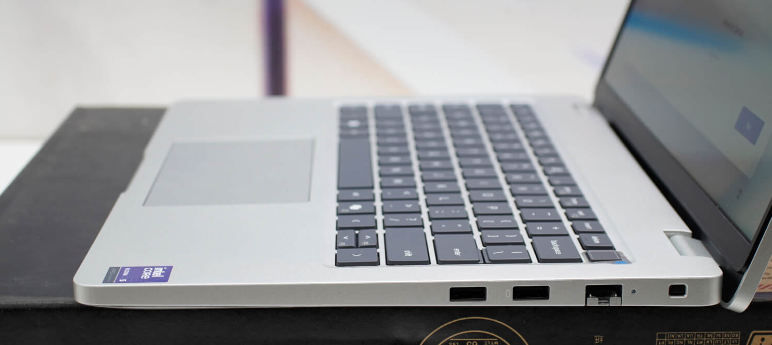 Đánh giá Laptop Dell Pro 14 PC14250 : Laptop văn phòng dành cho chuyên gia 2026